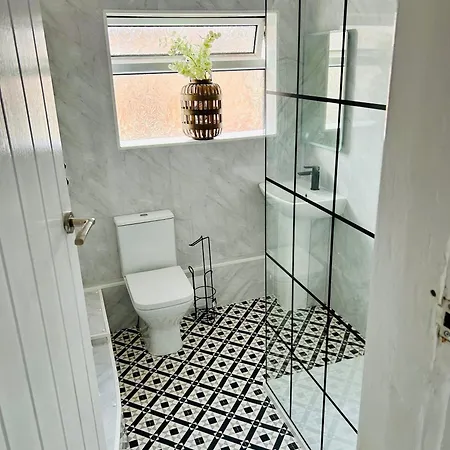 Superbly Located Terraced House-2